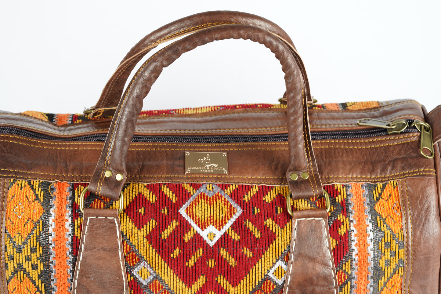 Reisetasche aus Leder mit traditionellem marokkanischen Teppichmuster